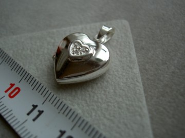 Zilver hart 15mm met hartje zirkonias medaillon