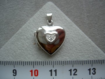 Zilver hart 15mm met hartje zirkonias medaillon