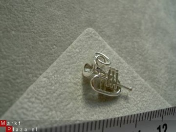 Zilveren bugel hanger