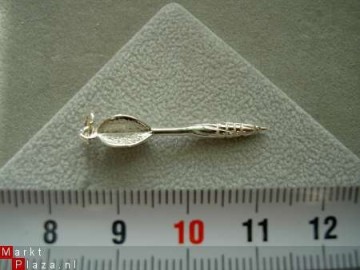 Zilveren dartpijl hanger