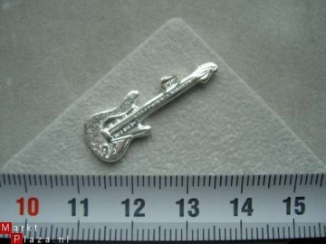 Zilveren gitaar hanger