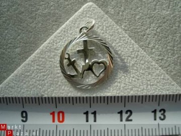 Zilveren geloof hoop en liefde hanger 17 mm