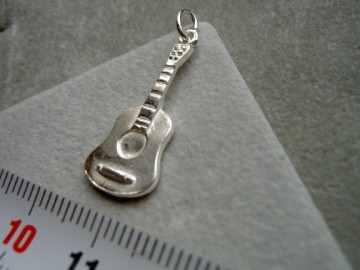 Zilveren gitaar hanger
