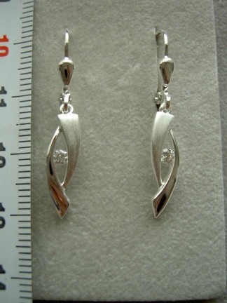 Zilveren oorhangertjes fantasie met zirkonia's