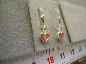 Zilveren hangertjes hartjes Roze oorbellen