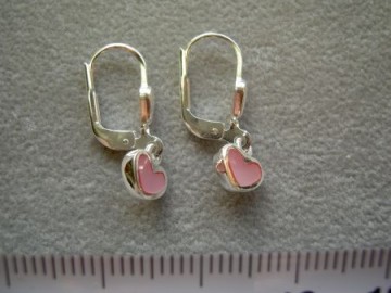 Zilveren hangertjes hartjes Roze oorbellen