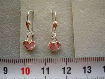 Zilveren hangertjes hartjes Roze oorbellen