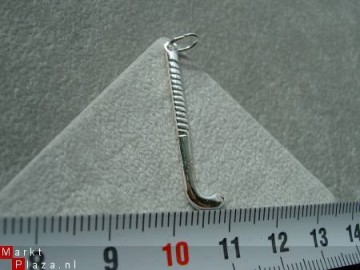 Zilveren hockey stick hanger