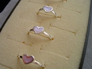 Zilveren hartje kinderring met roze parelmoer