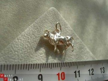Zilveren koe hanger