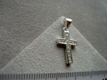 Zilveren kruis 17mm zirkonia's