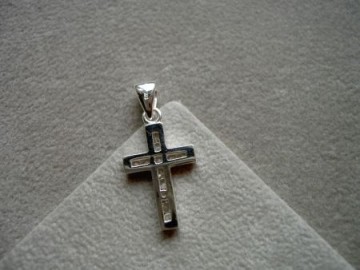 Zilveren kruis 17mm zirkonia's