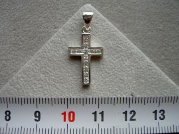 Zilveren kruis 17mm zirkonia's