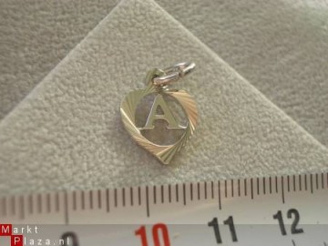 Zilveren letter hanger 10mm in hartje