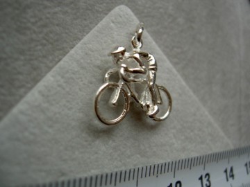 Zilveren wielrenner fiets hanger