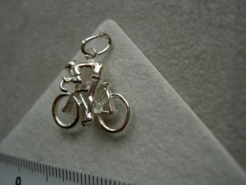 Zilveren wielrenner fiets hanger