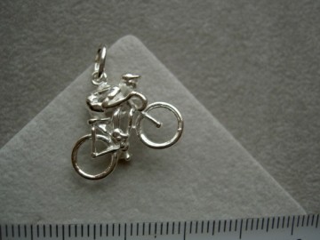 Zilveren wielrenner fiets hanger