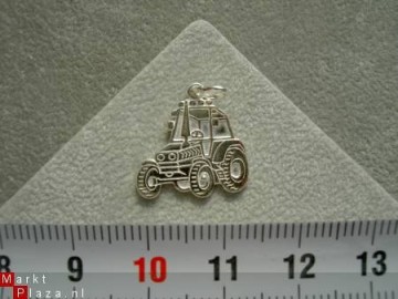 Zilveren trekker traktor hanger