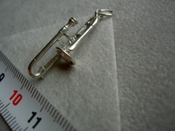 Zilveren trombone hanger