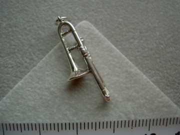 Zilveren trombone hanger
