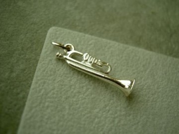 Zilveren trompet hanger
