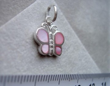 Zilveren vlinder hanger roze parelmoer