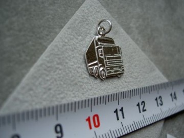 Zilveren vrachtwagen DAF model hanger