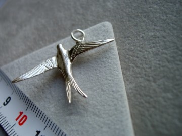 Zilveren zwaluw hanger (2)
